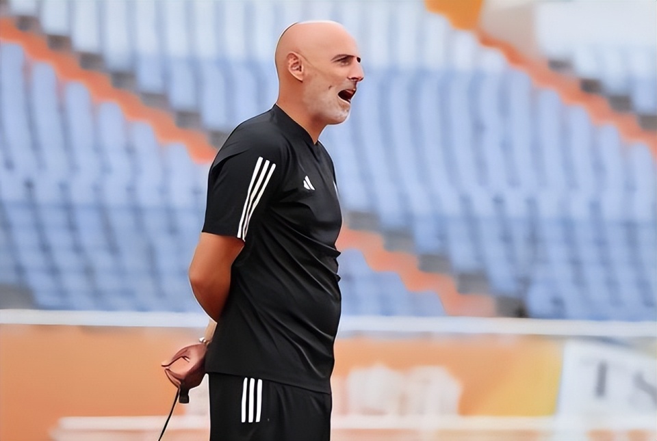 开云中国 -关于拜仁慕尼黑围绕中超门线救险冲刺阶段拜仁慕尼黑主帅复盘，今晚多特蒙德备战社区盾瞬间刷屏的信息